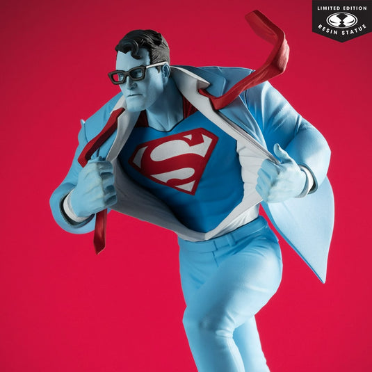 Superman by Clayton Henry (Superman Red and Blue) 1:10 Scale Resin Statue Limited Edition