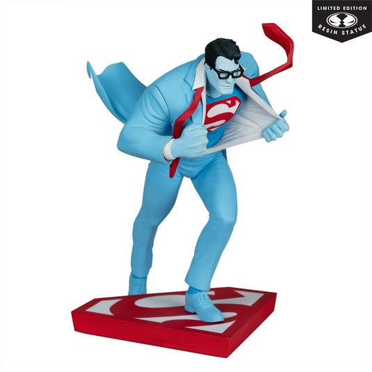 Superman by Clayton Henry (Superman Red and Blue) 1:10 Scale Resin Statue Limited Edition